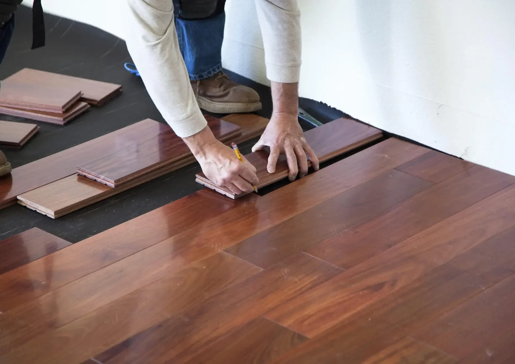 imgi_227_Installing-Laminate-Flooring-for-Beginners-scaled